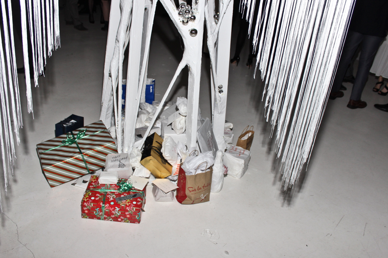 Illustration for article titled GAWKER MEDIA : A HOLIDAY PARTY
